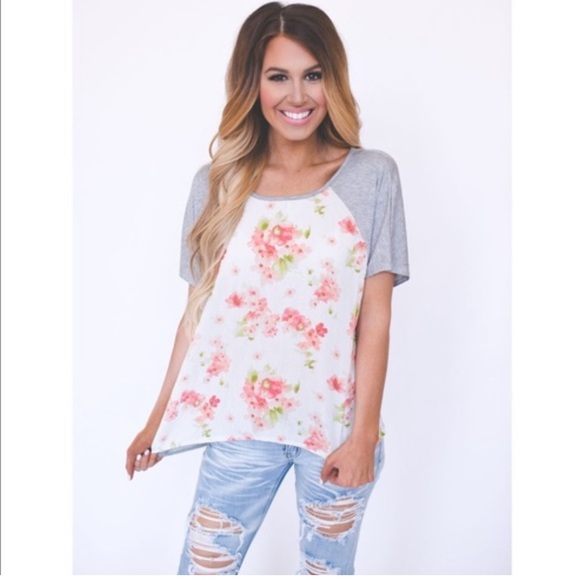 🌻3/$20 Sugar Free Red and White Floral Chiffon Raglan Short Sleeve Tee, Size L - Picture 7 of 9
